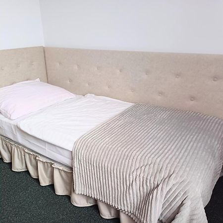 Hotel I Restauracja Borowianka Ostrów Wielkopolski Εξωτερικό φωτογραφία