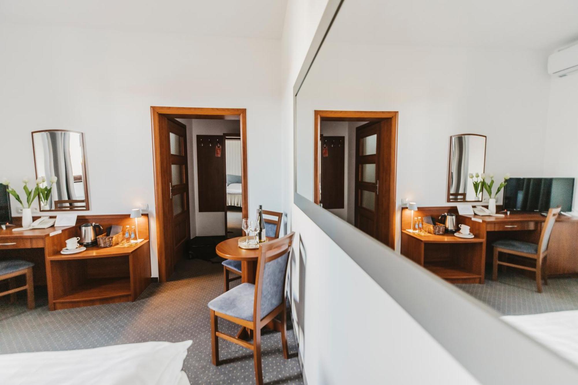 Hotel I Restauracja Borowianka Ostrów Wielkopolski Εξωτερικό φωτογραφία