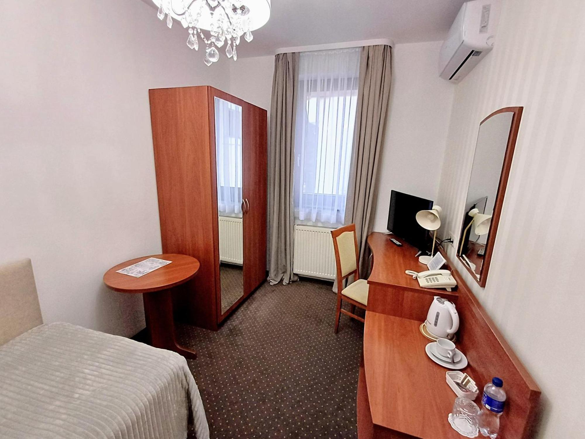 Hotel I Restauracja Borowianka Ostrów Wielkopolski Εξωτερικό φωτογραφία