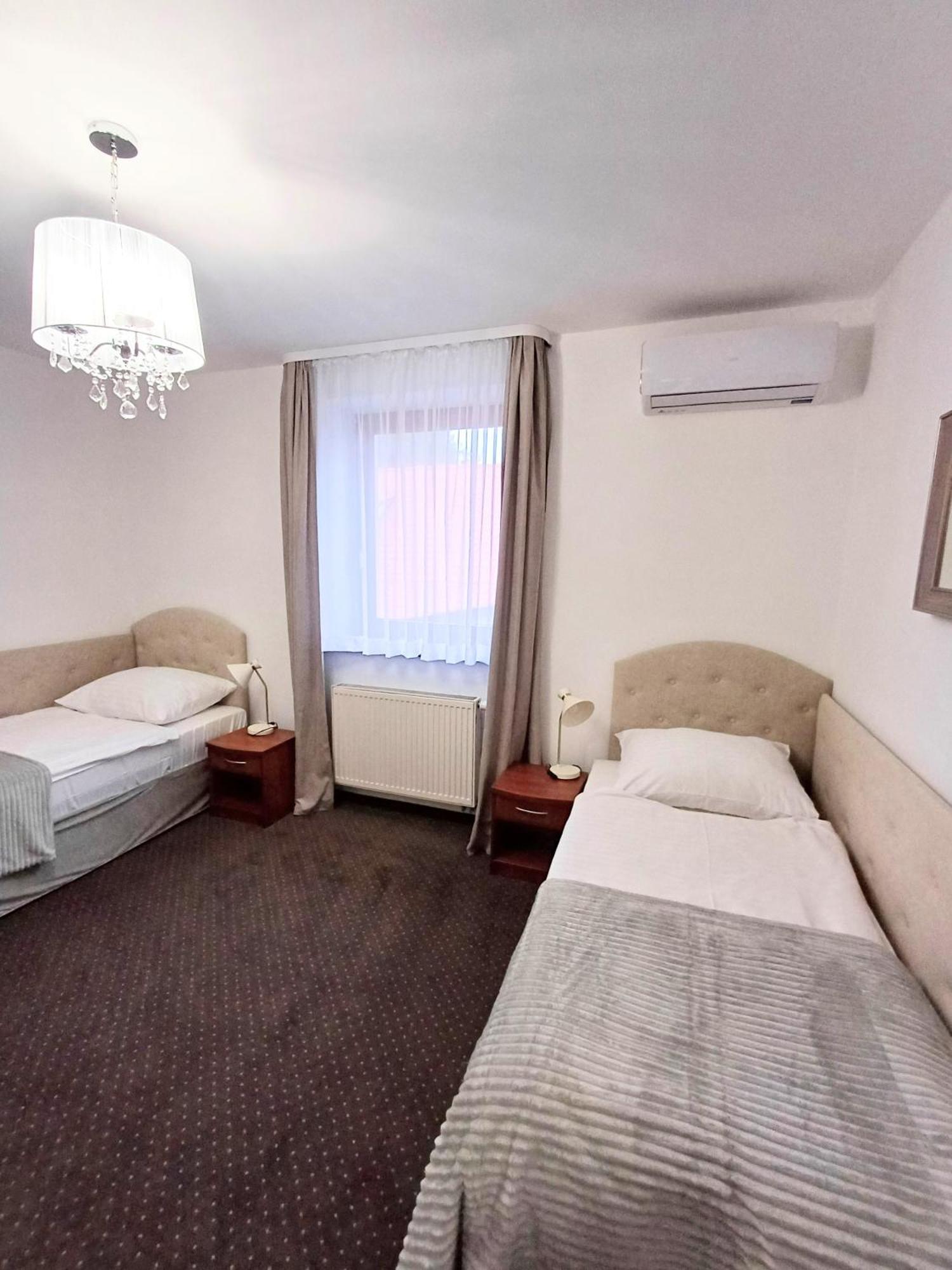 Hotel I Restauracja Borowianka Ostrów Wielkopolski Εξωτερικό φωτογραφία