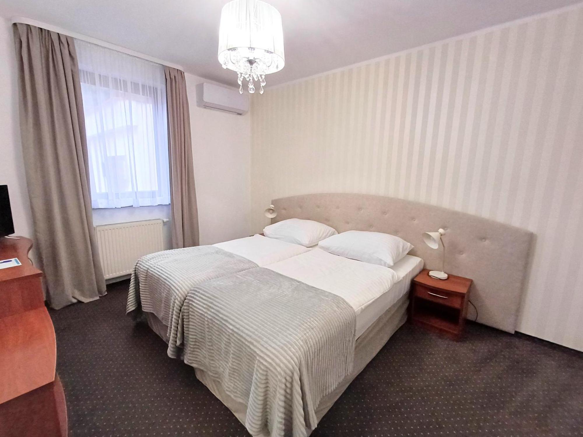 Hotel I Restauracja Borowianka Ostrów Wielkopolski Εξωτερικό φωτογραφία