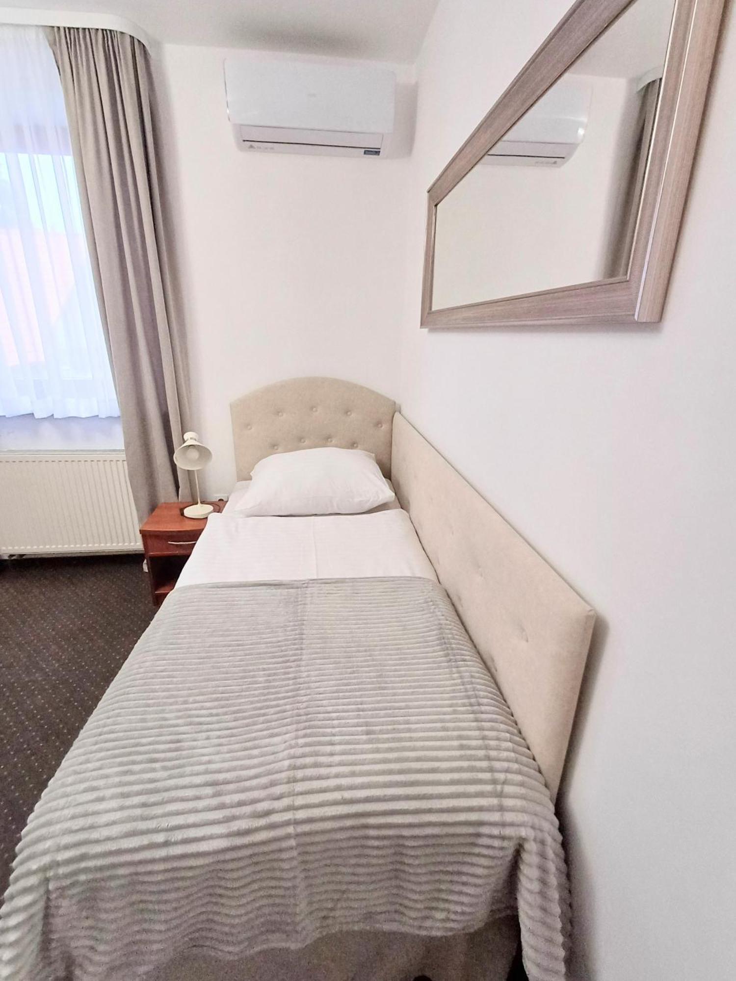 Hotel I Restauracja Borowianka Ostrów Wielkopolski Εξωτερικό φωτογραφία