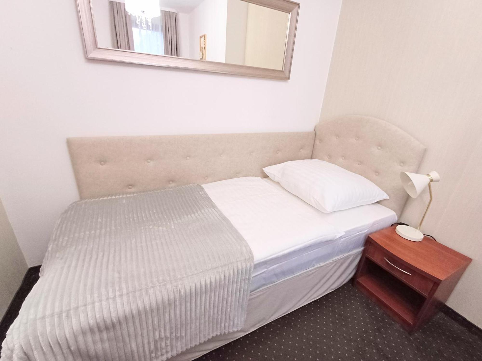 Hotel I Restauracja Borowianka Ostrów Wielkopolski Εξωτερικό φωτογραφία