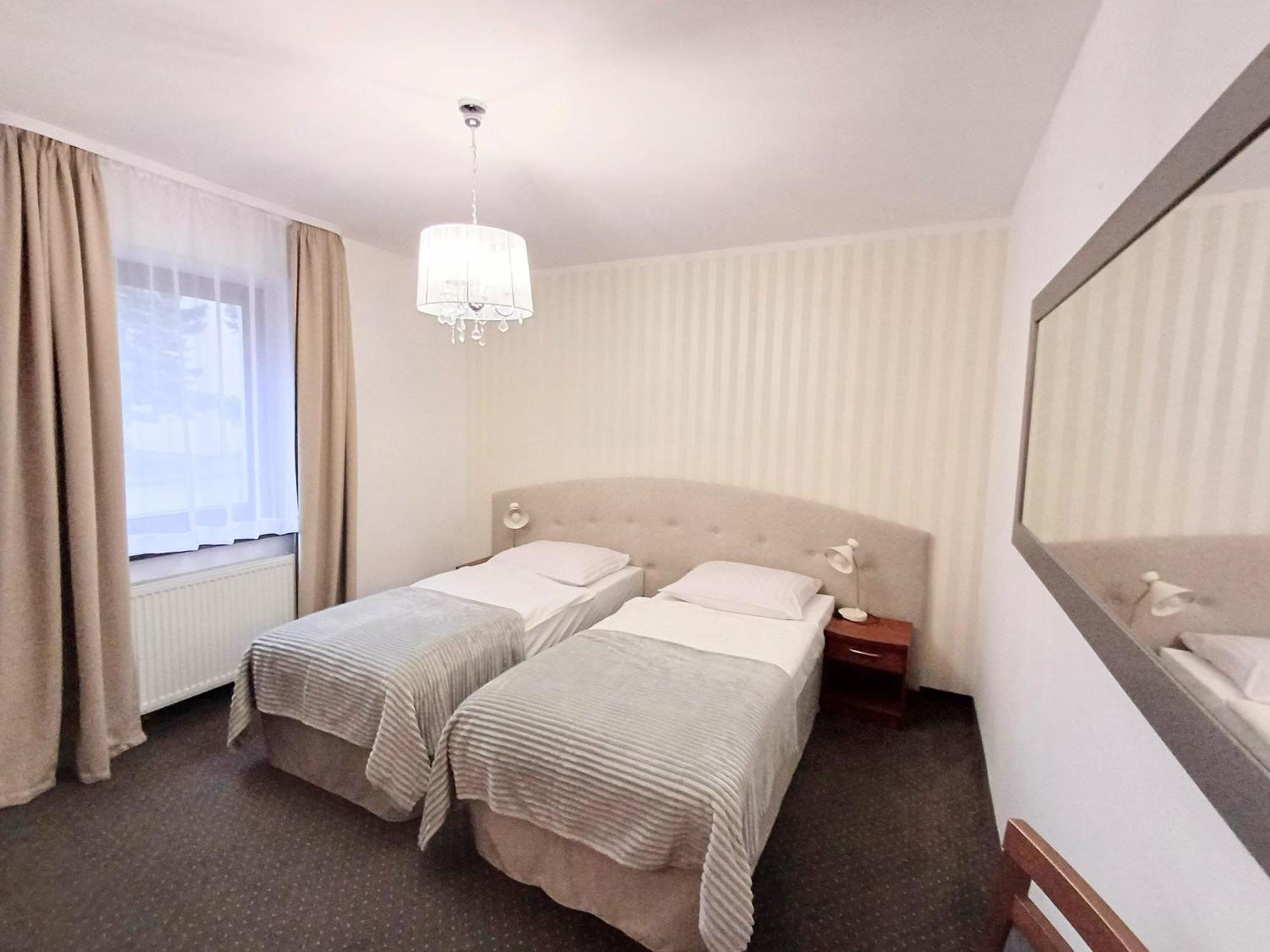 Hotel I Restauracja Borowianka Ostrów Wielkopolski Εξωτερικό φωτογραφία