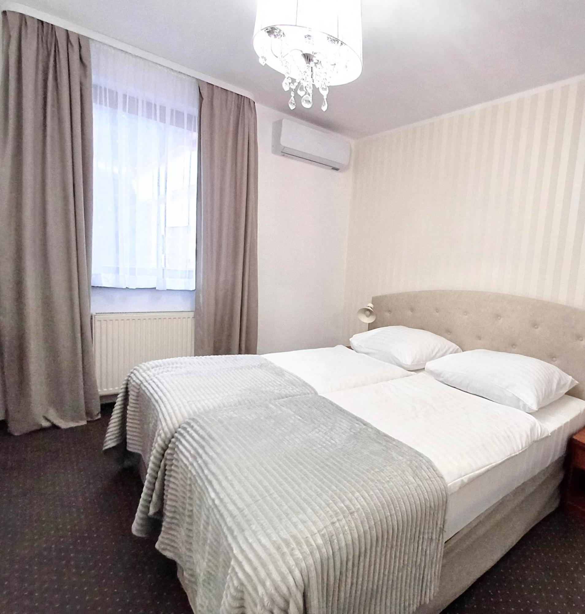 Hotel I Restauracja Borowianka Ostrów Wielkopolski Εξωτερικό φωτογραφία