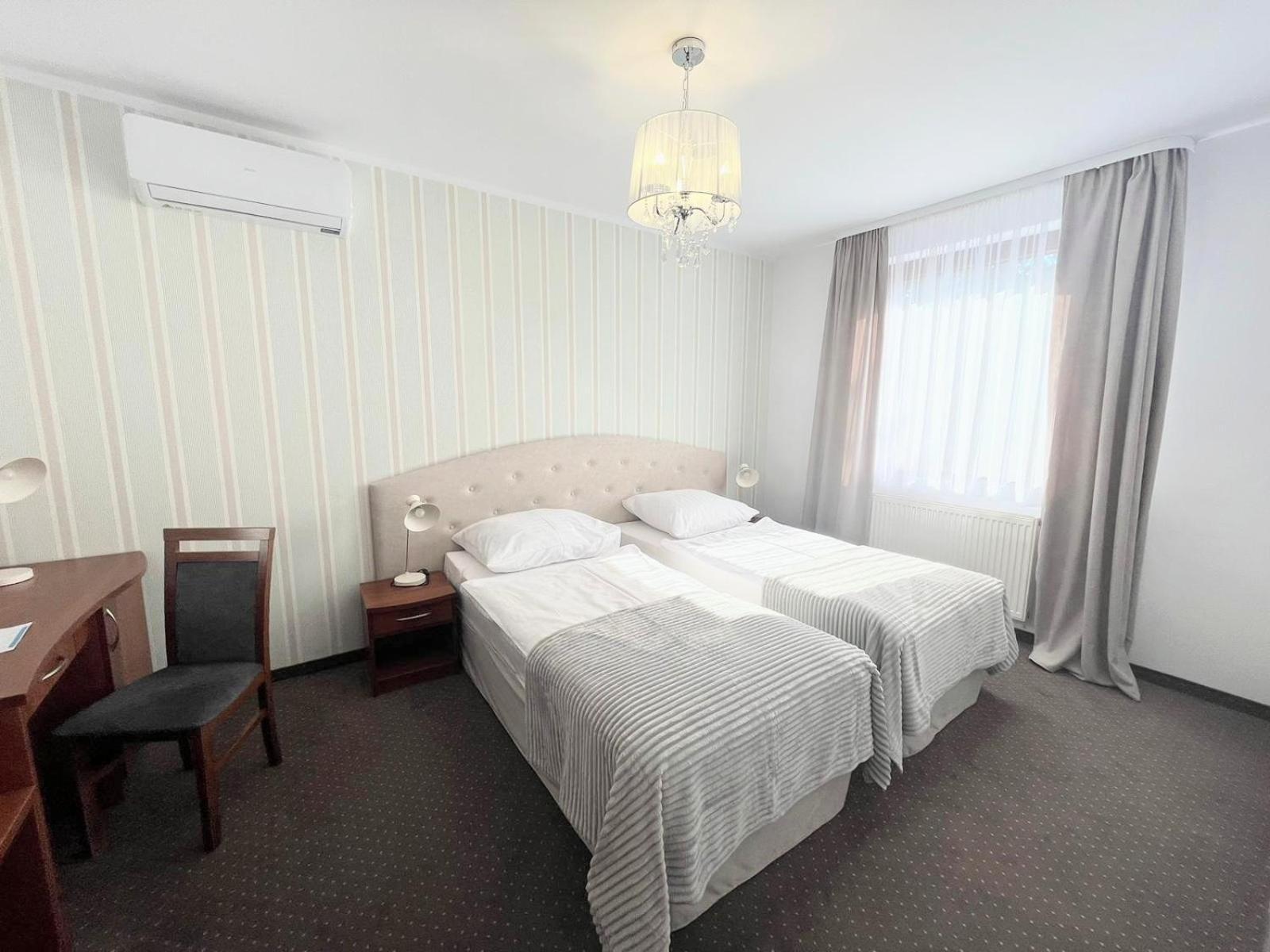 Hotel I Restauracja Borowianka Ostrów Wielkopolski Εξωτερικό φωτογραφία