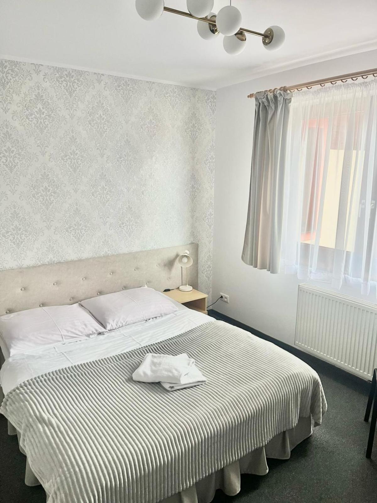 Hotel I Restauracja Borowianka Ostrów Wielkopolski Εξωτερικό φωτογραφία