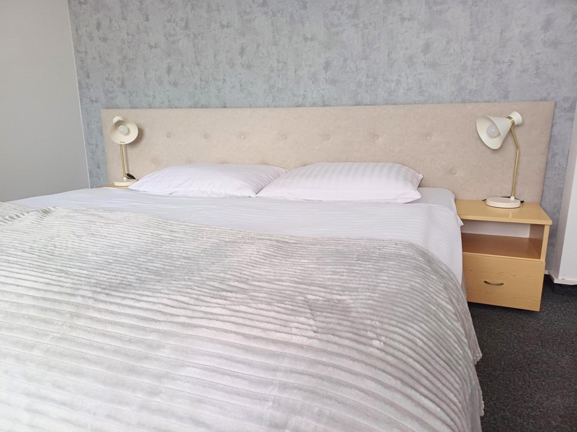 Hotel I Restauracja Borowianka Ostrów Wielkopolski Εξωτερικό φωτογραφία